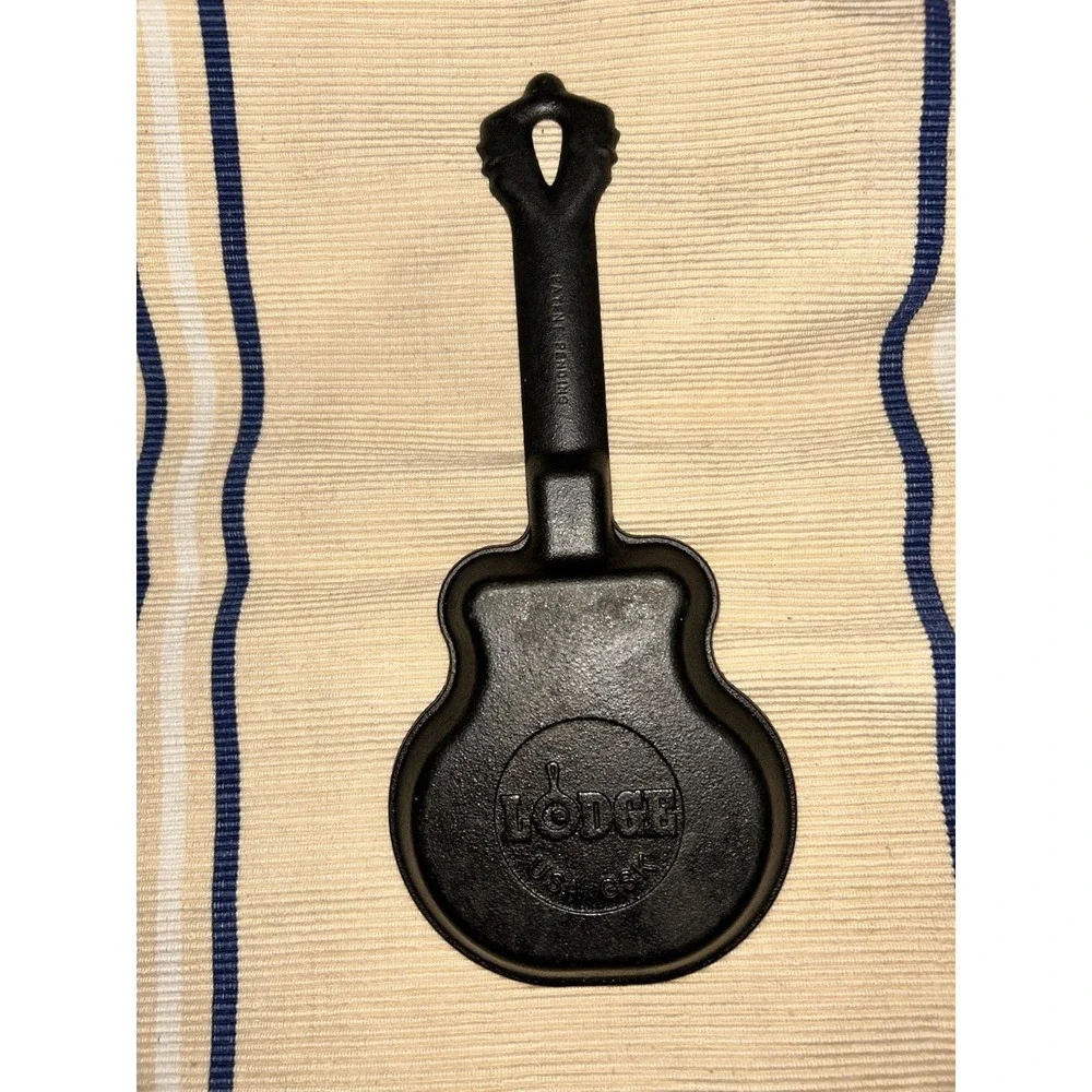 Lodge Cast Iron Guitar Skillet -10.75